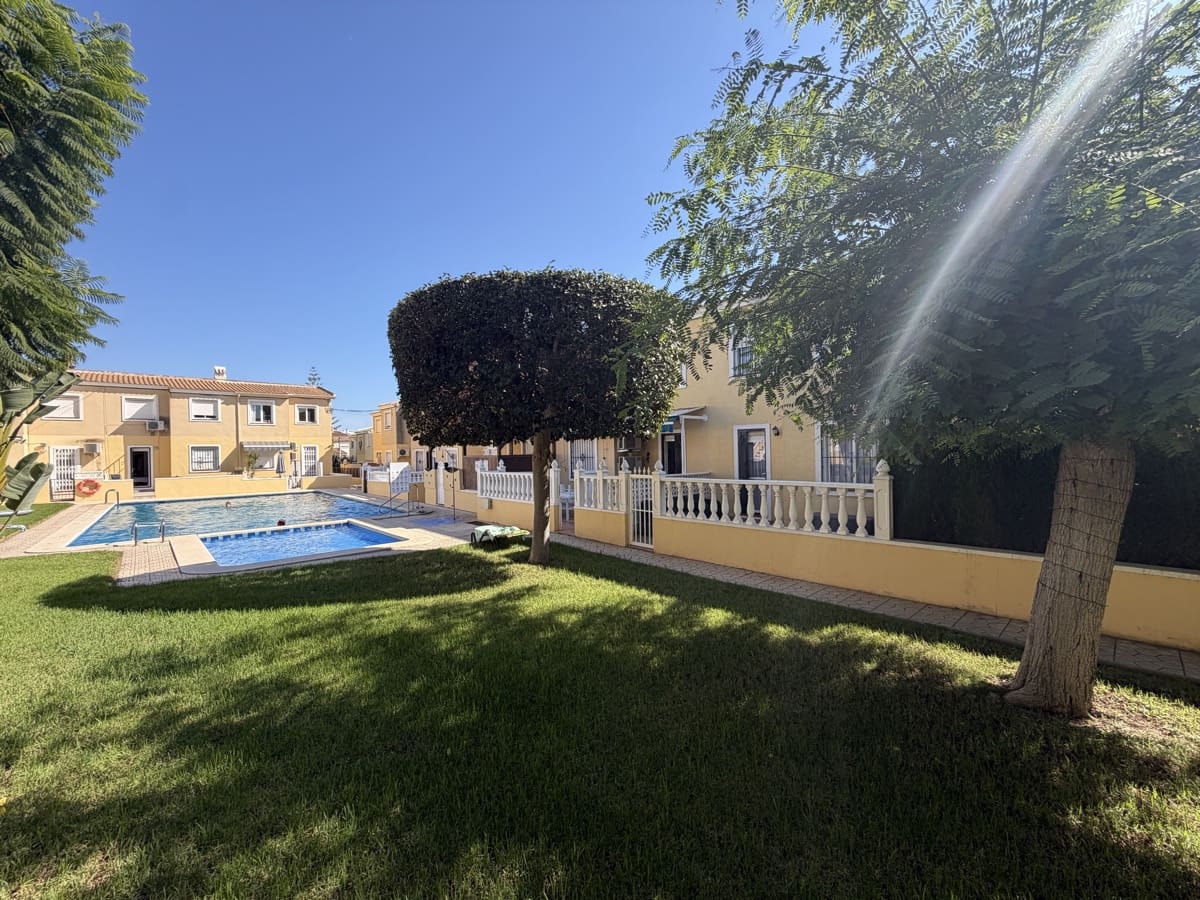 Apartamento de 2 habitaciones en Villamartin en venta con piscina - 159.995 € (Ref: 10111173)