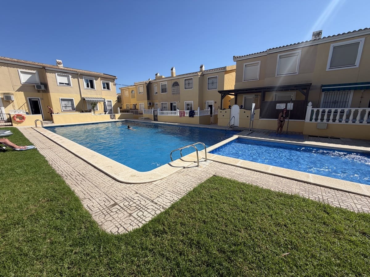 Apartamento de 2 habitaciones en Villamartin en venta con piscina - 159.995 € (Ref: 10111173)