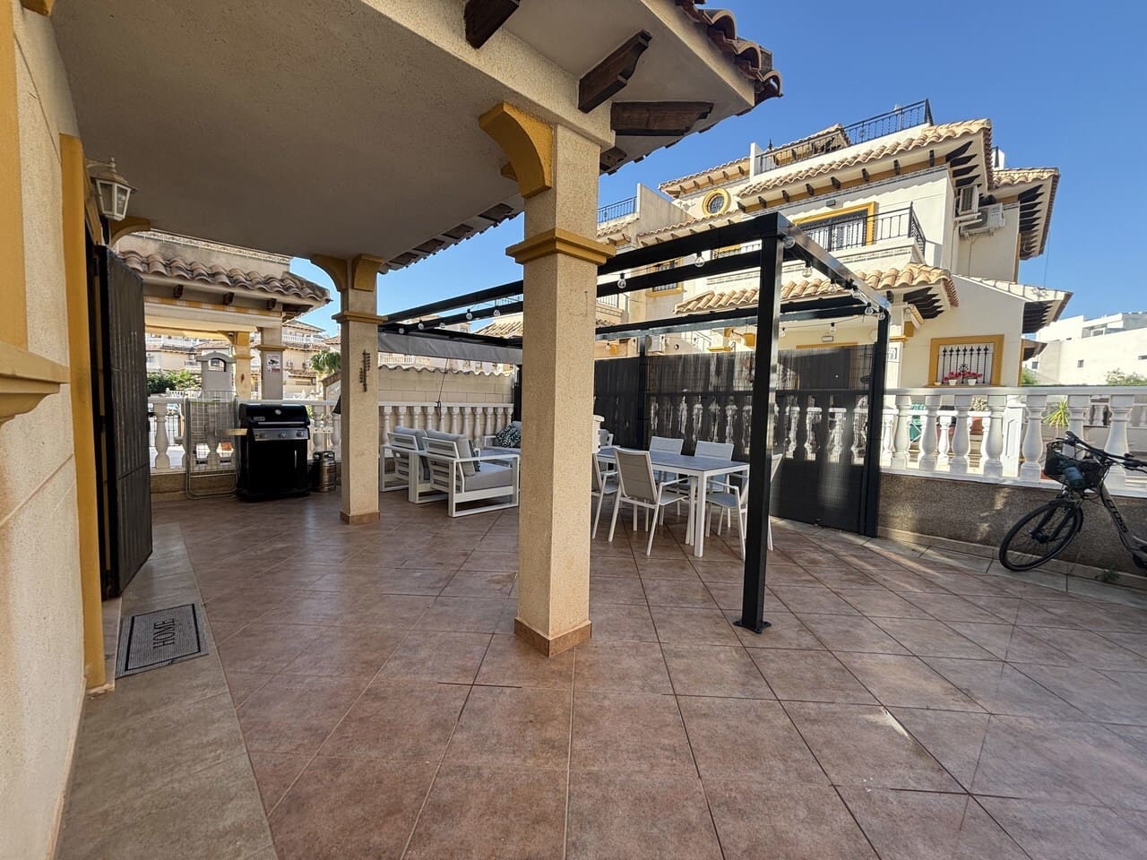 3 soveværelse Byhus til salg i La Zenia med swimmingpool - € 285.000 (Ref: 10111176)