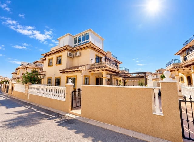 3 soveværelse Byhus til salg i La Zenia, Orihuela med swimmingpool - € 285.000 (Ref: 10111176)