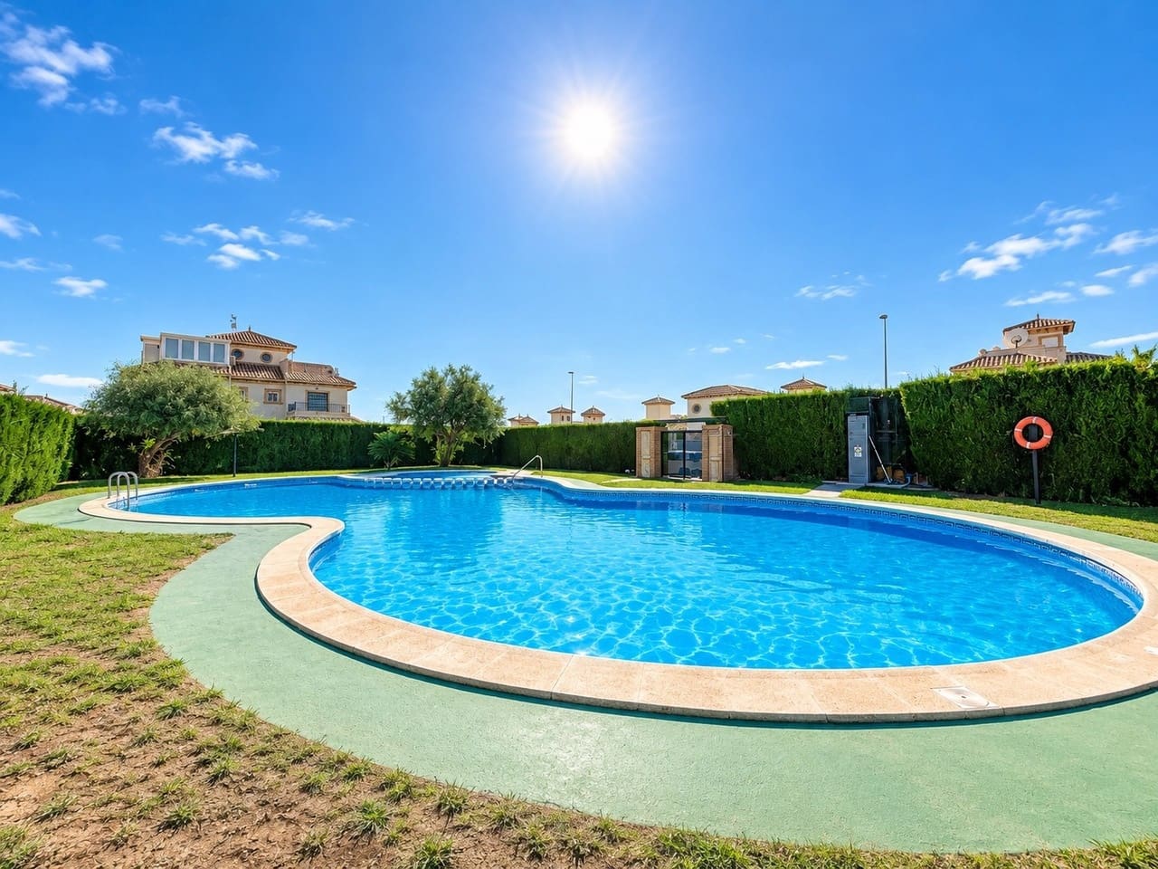 3 soveværelse Byhus til salg i La Zenia med swimmingpool - € 285.000 (Ref: 10111176)