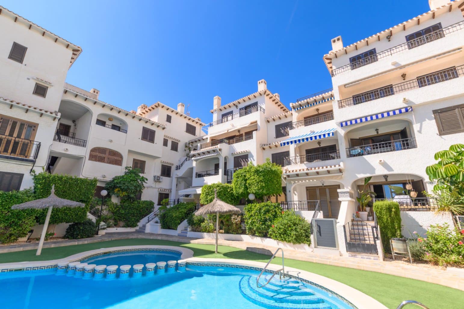 2 makuuhuone Huoneisto myytävänä paikassa Cabo Roig mukana uima-altaan - 195 000 € (Ref: 10118029)