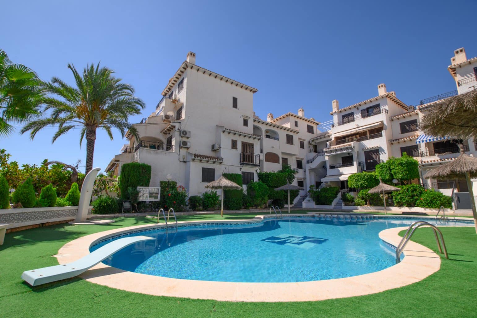 2 makuuhuone Huoneisto myytävänä paikassa Cabo Roig mukana uima-altaan - 195 000 € (Ref: 10118029)