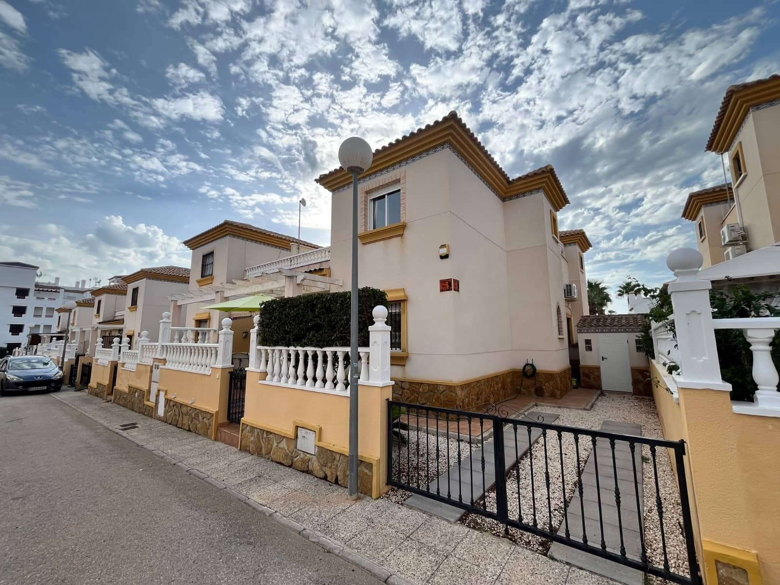 3 quarto Casa em Banda para venda em Villamartin com piscina - 224 950 € (Ref: 10127689)