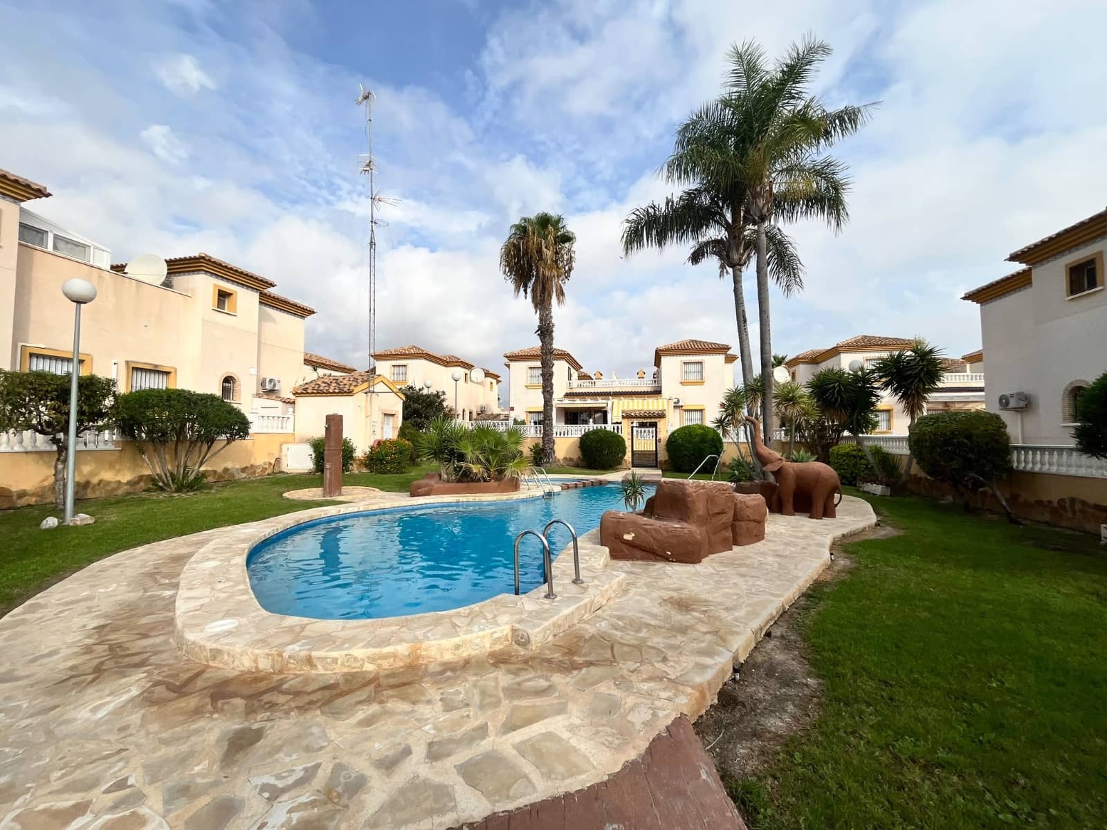 3 quarto Casa em Banda para venda em Villamartin com piscina - 224 950 € (Ref: 10127689)
