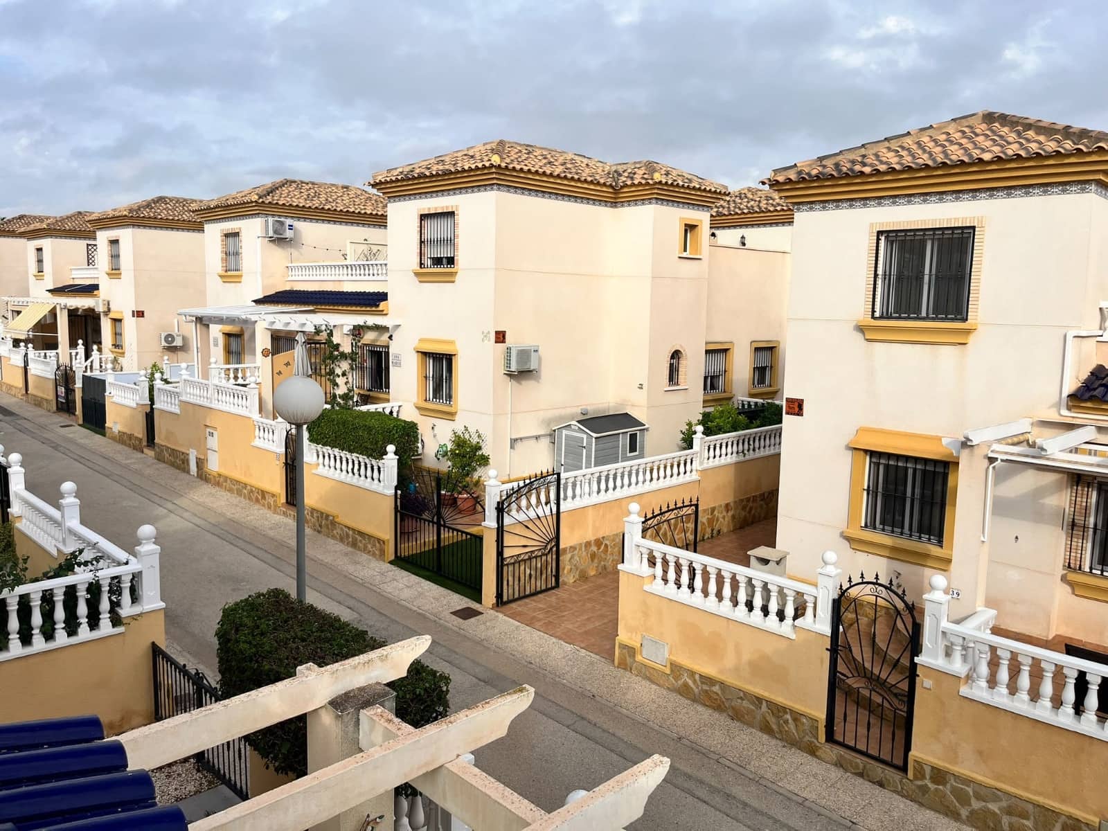 3 quarto Casa em Banda para venda em Villamartin com piscina - 224 950 € (Ref: 10127689)