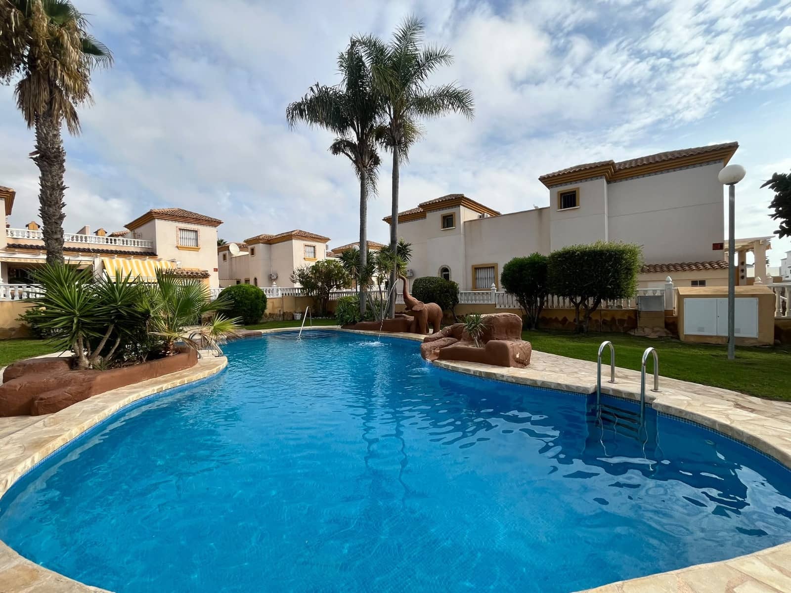 3 quarto Casa em Banda para venda em Villamartin com piscina - 224 950 € (Ref: 10127689)