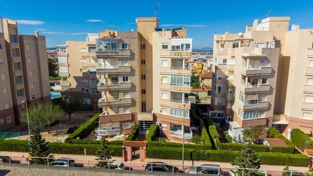 2 soverom Hus til salgs i Torrevieja med svømmebasseng garasje - € 149 900 (Ref: 10130201)