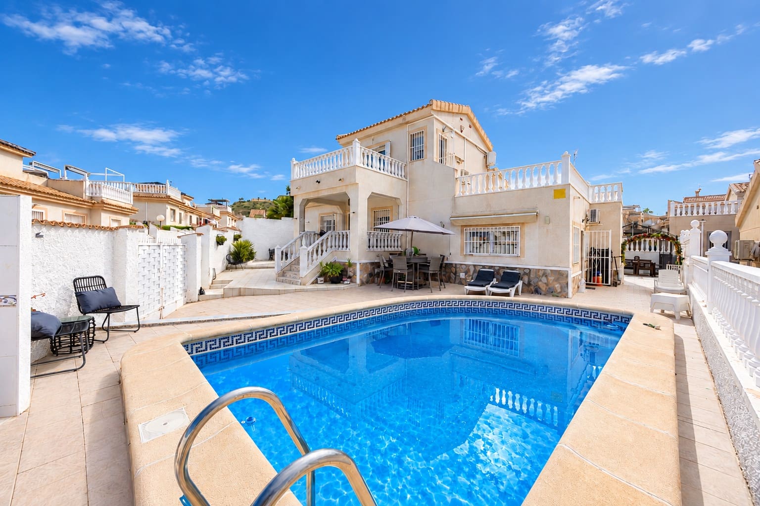 4 bedroom Villa for sale in Benijofar with pool - € 379,950 (Ref: 10153184)