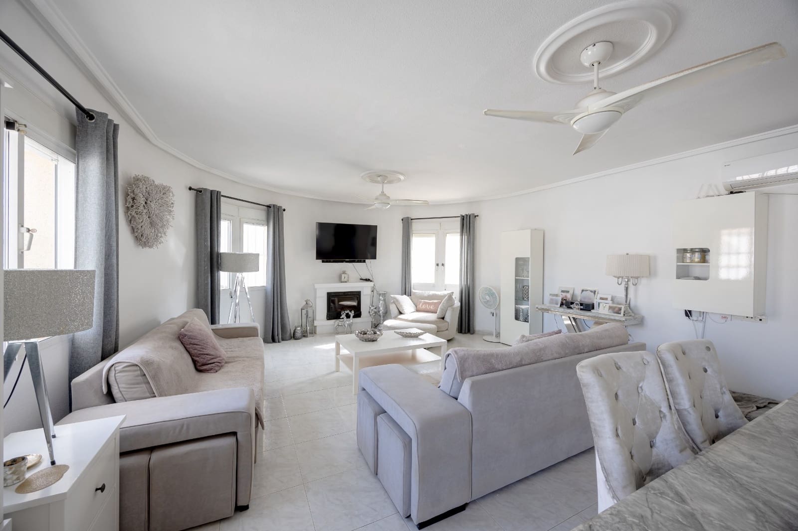 4 bedroom Villa for sale in Benijofar with pool - € 379,950 (Ref: 10153184)