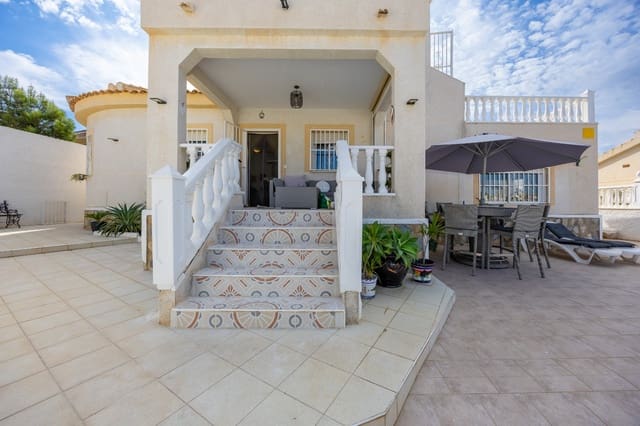 Chalet de 4 habitaciones en Benijófar en venta con piscina garaje - 379.950 € (Ref: 10153184)