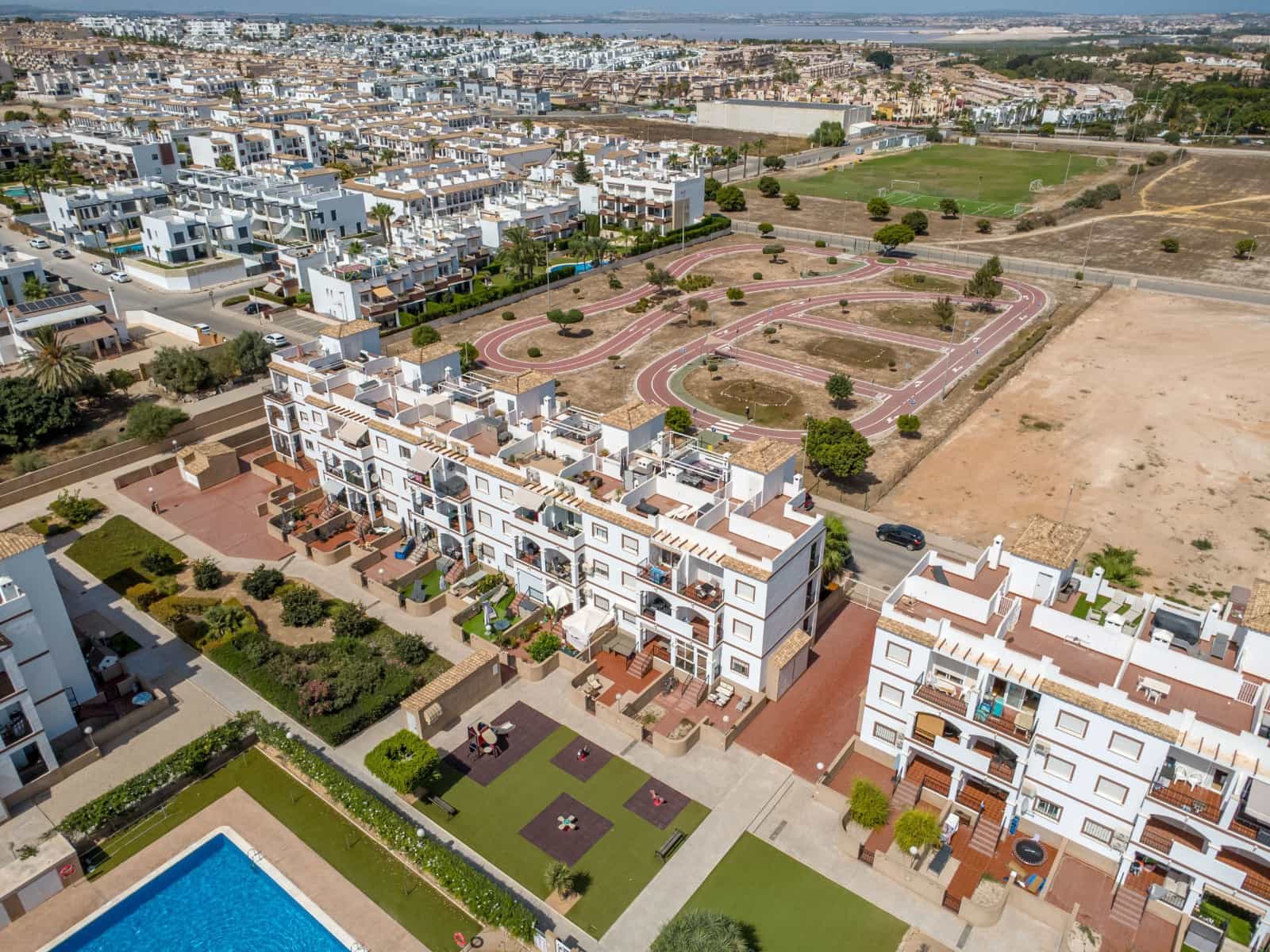 2 sypialnia Apartament na sprzedaż w Orihuela Costa z basenem garażem - 230 000 € (Ref: 10160146)
