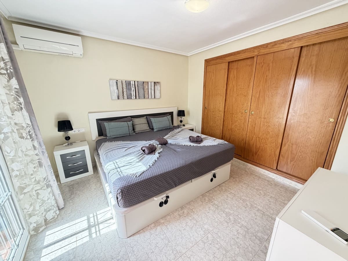 3 bedroom Villa for sale in Villamartin with pool garage - € 364,995 (Ref: 10160152)