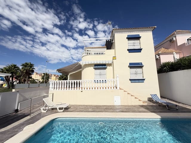 3 sypialnia Willa na sprzedaż w Villamartin, Orihuela z basenem garażem - 364 995 € (Ref: 10160152)