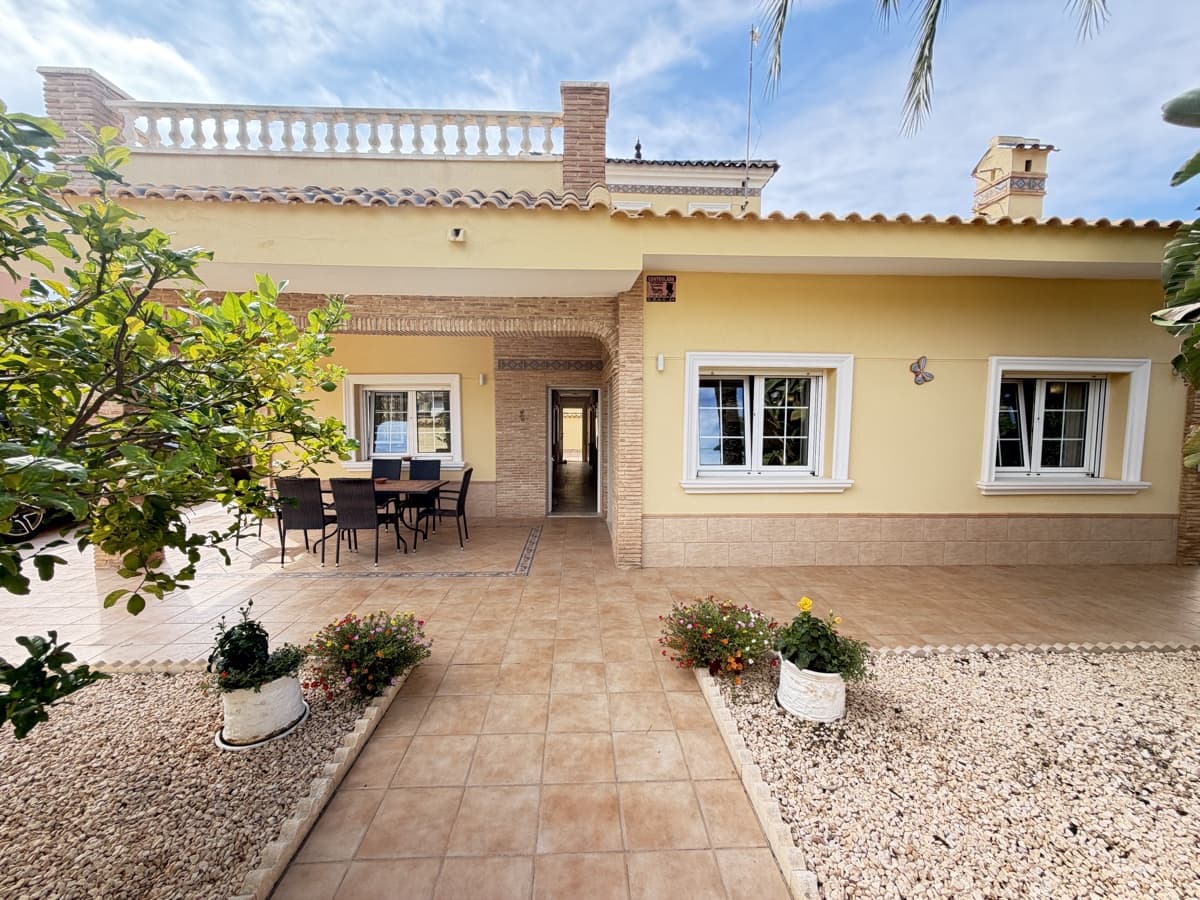 4 Zimmer Villa zu verkaufen in Cabo Roig mit Pool Garage - 749.000 € (Ref: 10160154)