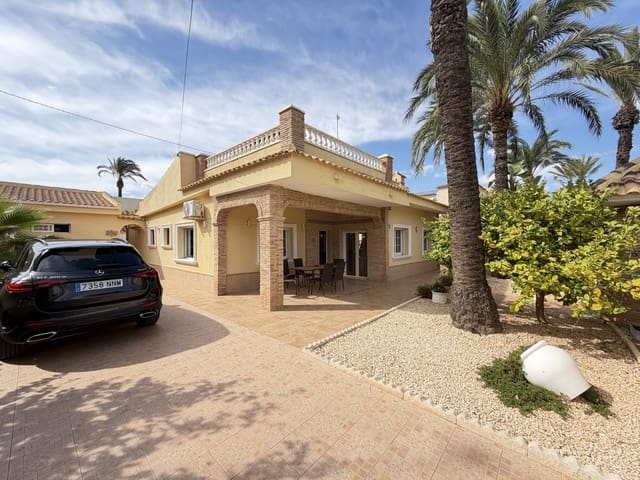 4 Zimmer Villa zu verkaufen in Cabo Roig, Orihuela mit Pool Garage - 749.000 € (Ref: 10160154)