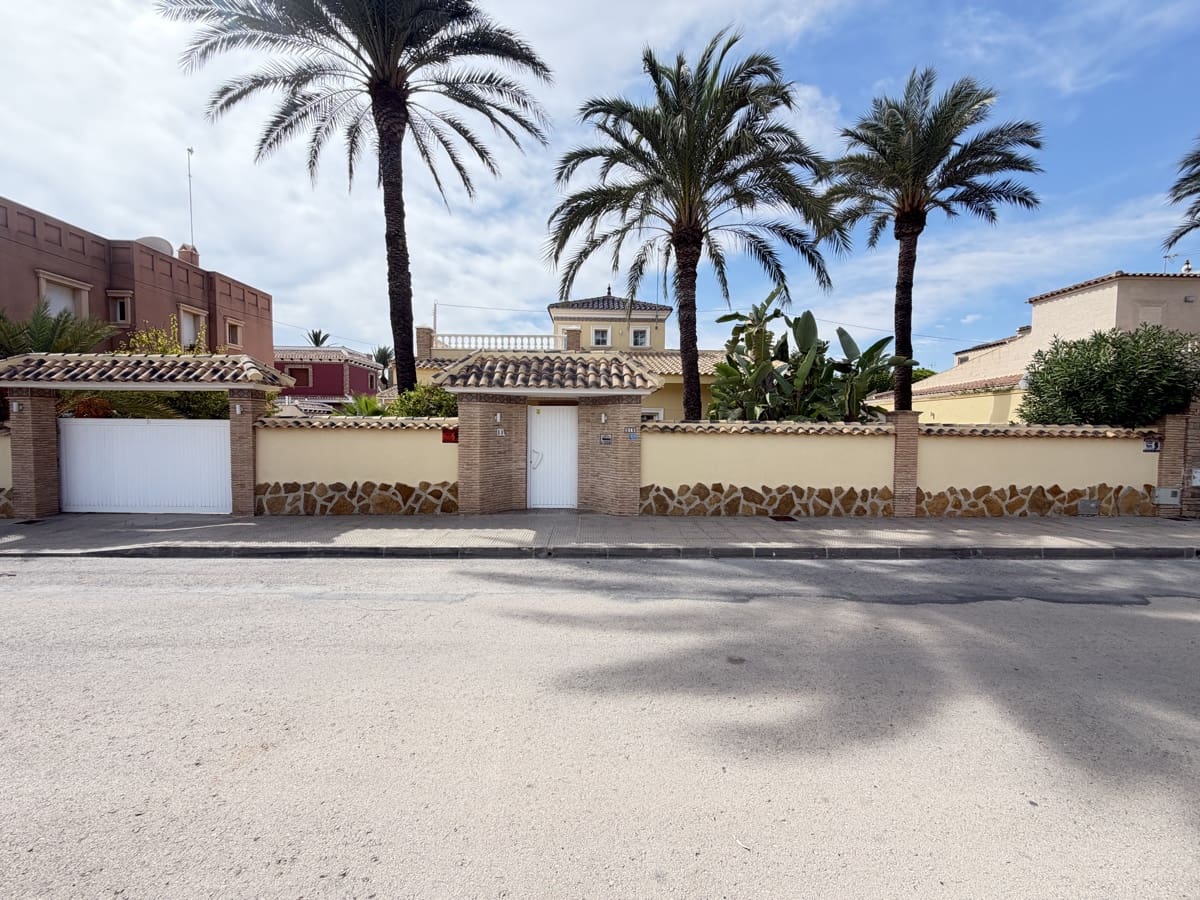 4 Zimmer Villa zu verkaufen in Cabo Roig mit Pool Garage - 749.000 € (Ref: 10160154)