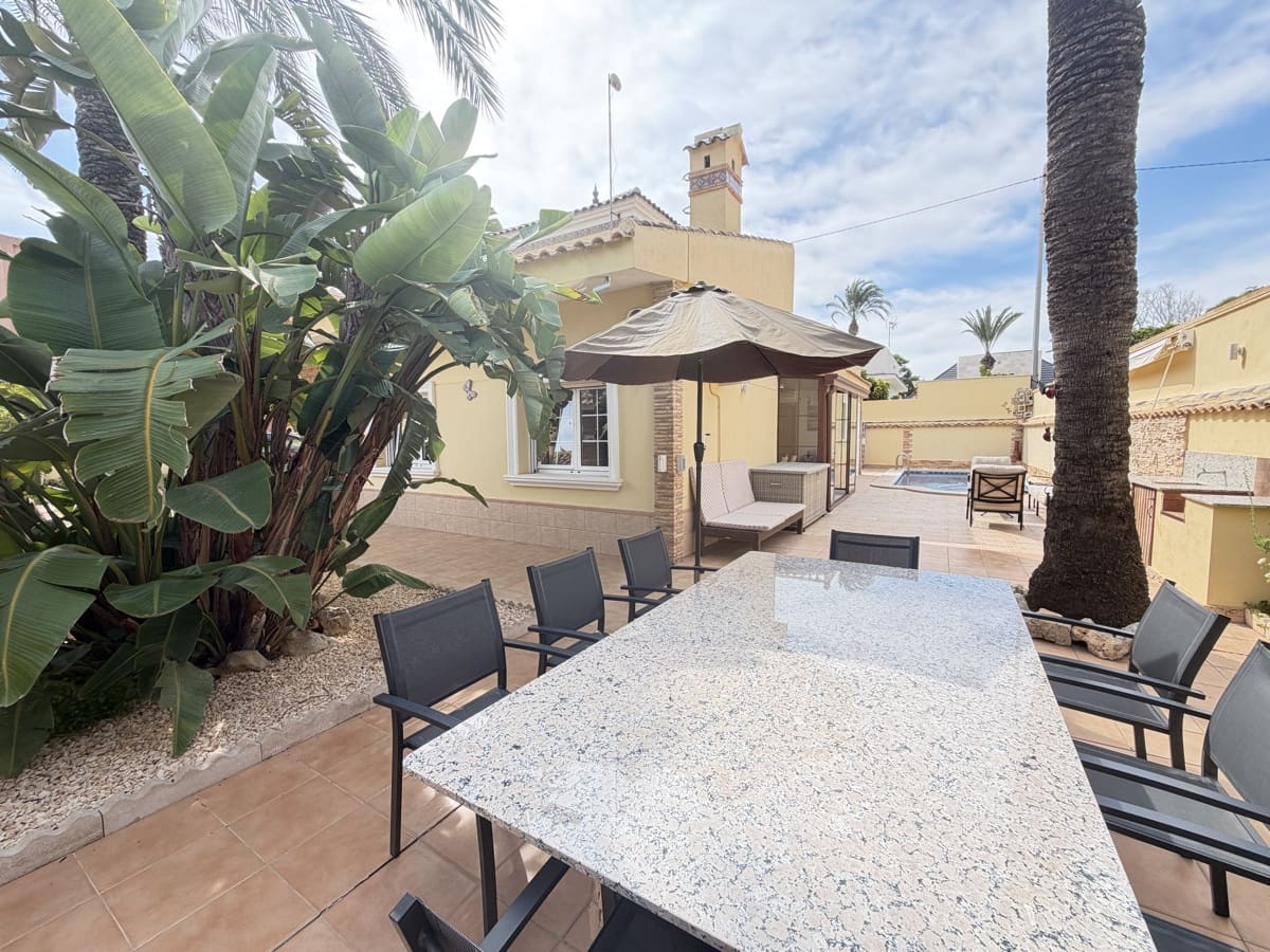 4 Zimmer Villa zu verkaufen in Cabo Roig mit Pool Garage - 749.000 € (Ref: 10160154)