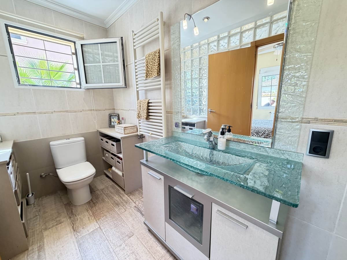 4 Zimmer Villa zu verkaufen in Cabo Roig mit Pool Garage - 749.000 € (Ref: 10160154)