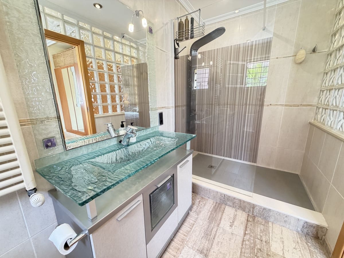 4 Zimmer Villa zu verkaufen in Cabo Roig mit Pool Garage - 749.000 € (Ref: 10160154)