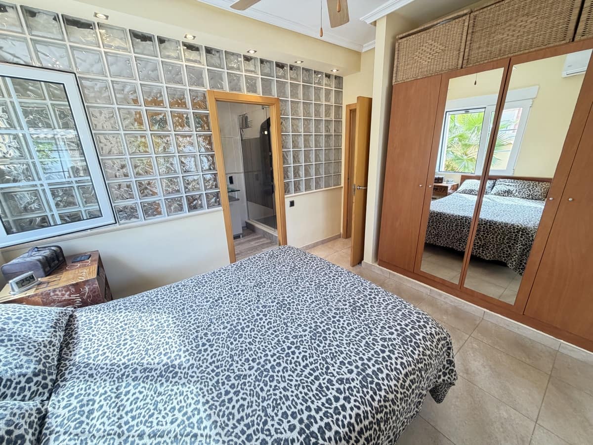 4 Zimmer Villa zu verkaufen in Cabo Roig mit Pool Garage - 749.000 € (Ref: 10160154)