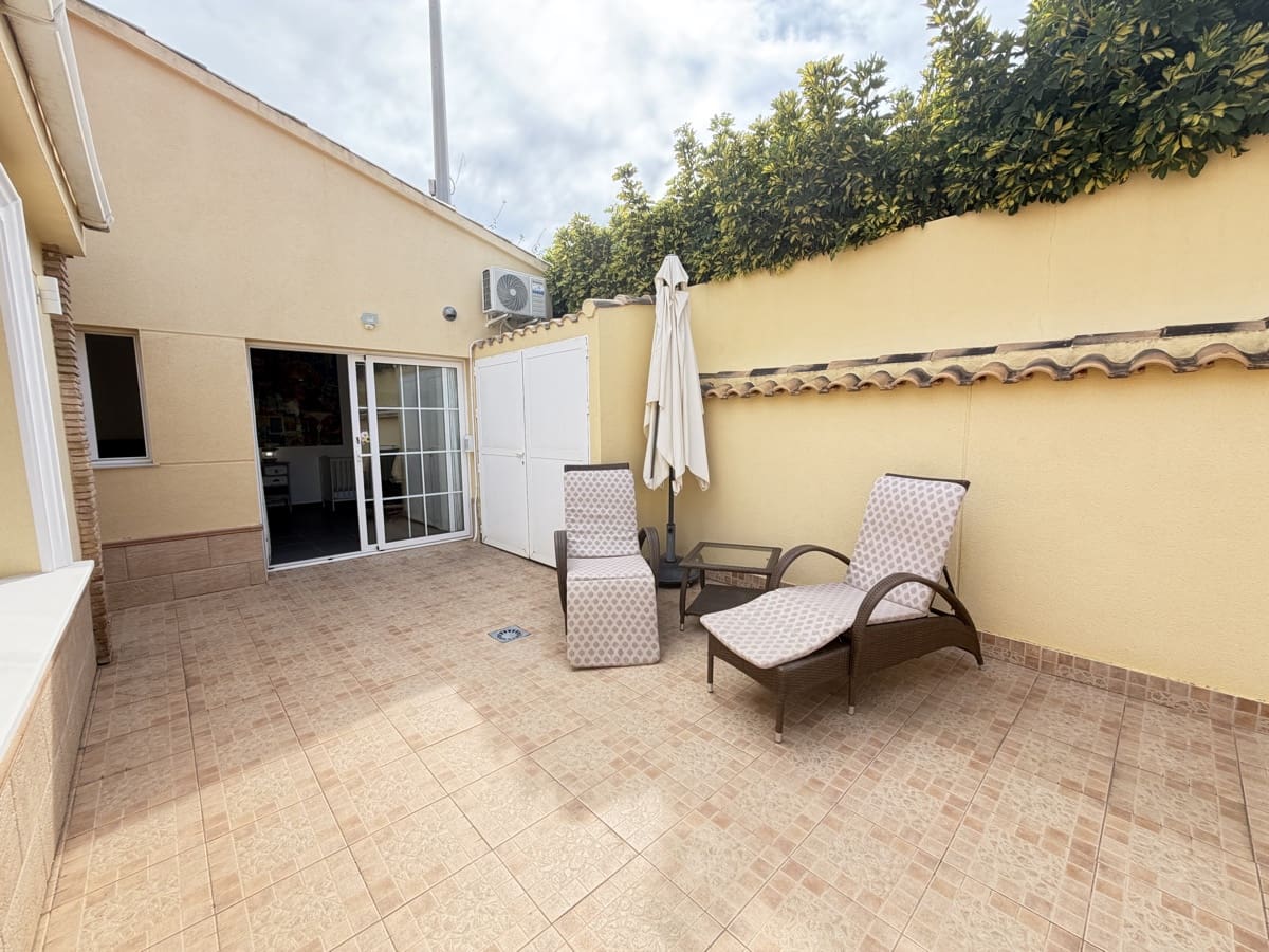 4 Zimmer Villa zu verkaufen in Cabo Roig mit Pool Garage - 749.000 € (Ref: 10160154)
