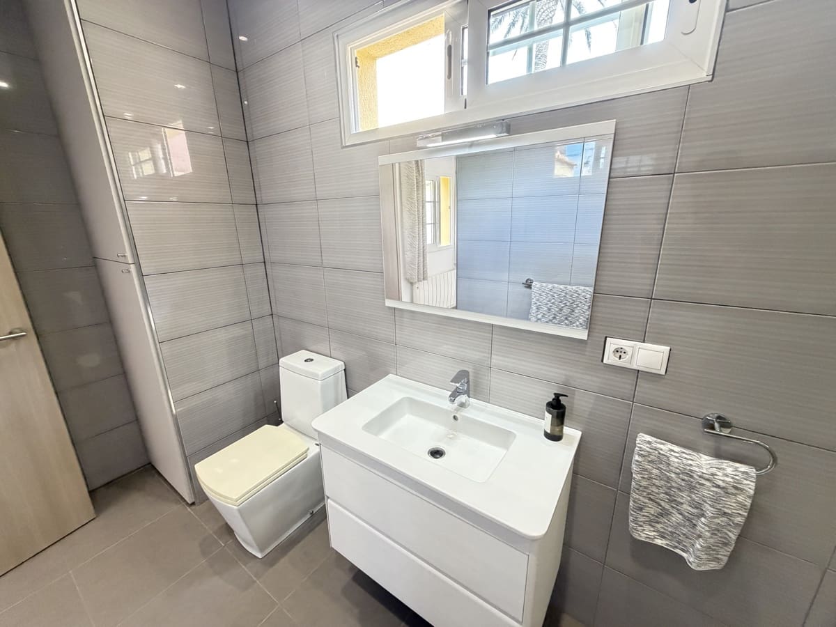 4 Zimmer Villa zu verkaufen in Cabo Roig mit Pool Garage - 749.000 € (Ref: 10160154)