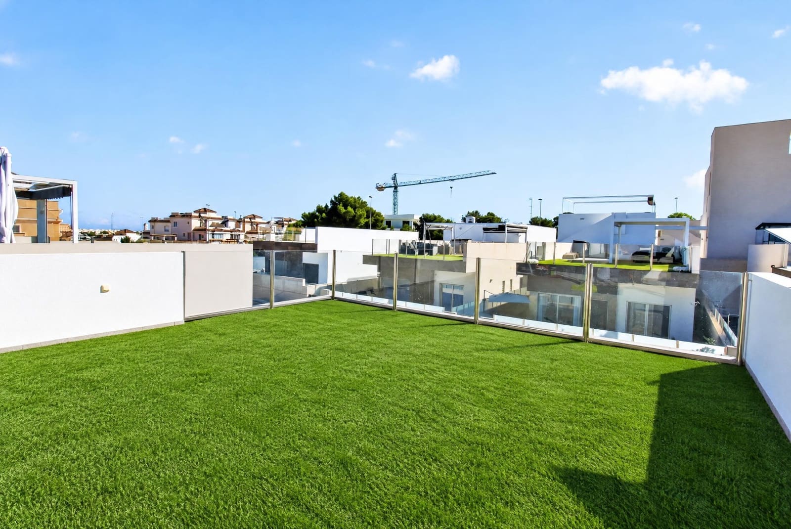 Chalet de 4 habitaciones en Villamartin en venta con piscina garaje - 469.995 € (Ref: 10167856)