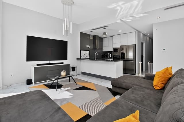 Chalet de 4 habitaciones en Villamartin, Orihuela en venta con piscina garaje - 469.995 € (Ref: 10167856)