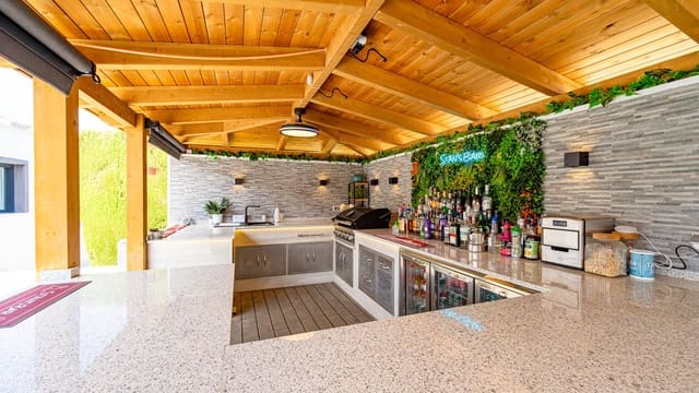 Chalet de 3 habitaciones en Orihuela Costa, Orihuela en venta con piscina garaje - 770.000 € (Ref: 10167996)