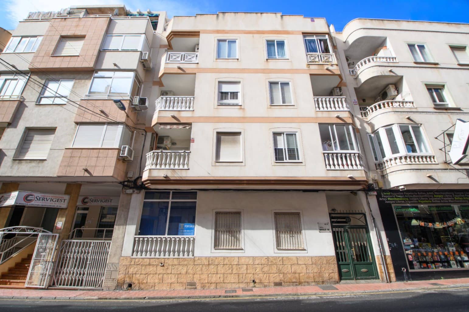 Apartamento de 2 habitaciones en Torrevieja en venta con piscina - 126.000 € (Ref: 10173052)