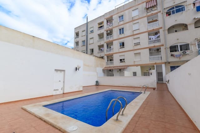 Apartamento de 2 habitaciones en Torrevieja en venta con piscina - 126.000 € (Ref: 10173052)