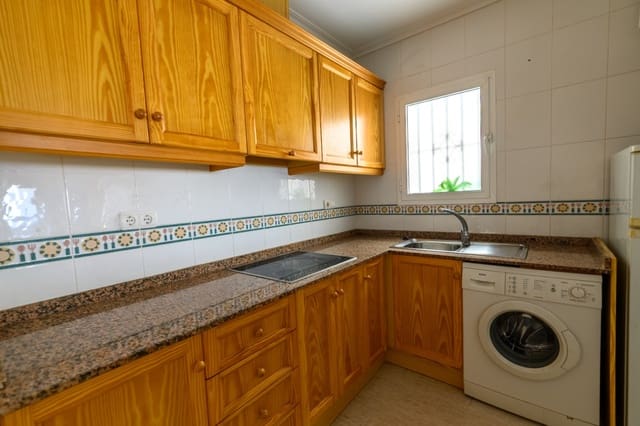 Apartamento de 2 habitaciones en Torrevieja en venta con piscina - 126.000 € (Ref: 10173052)