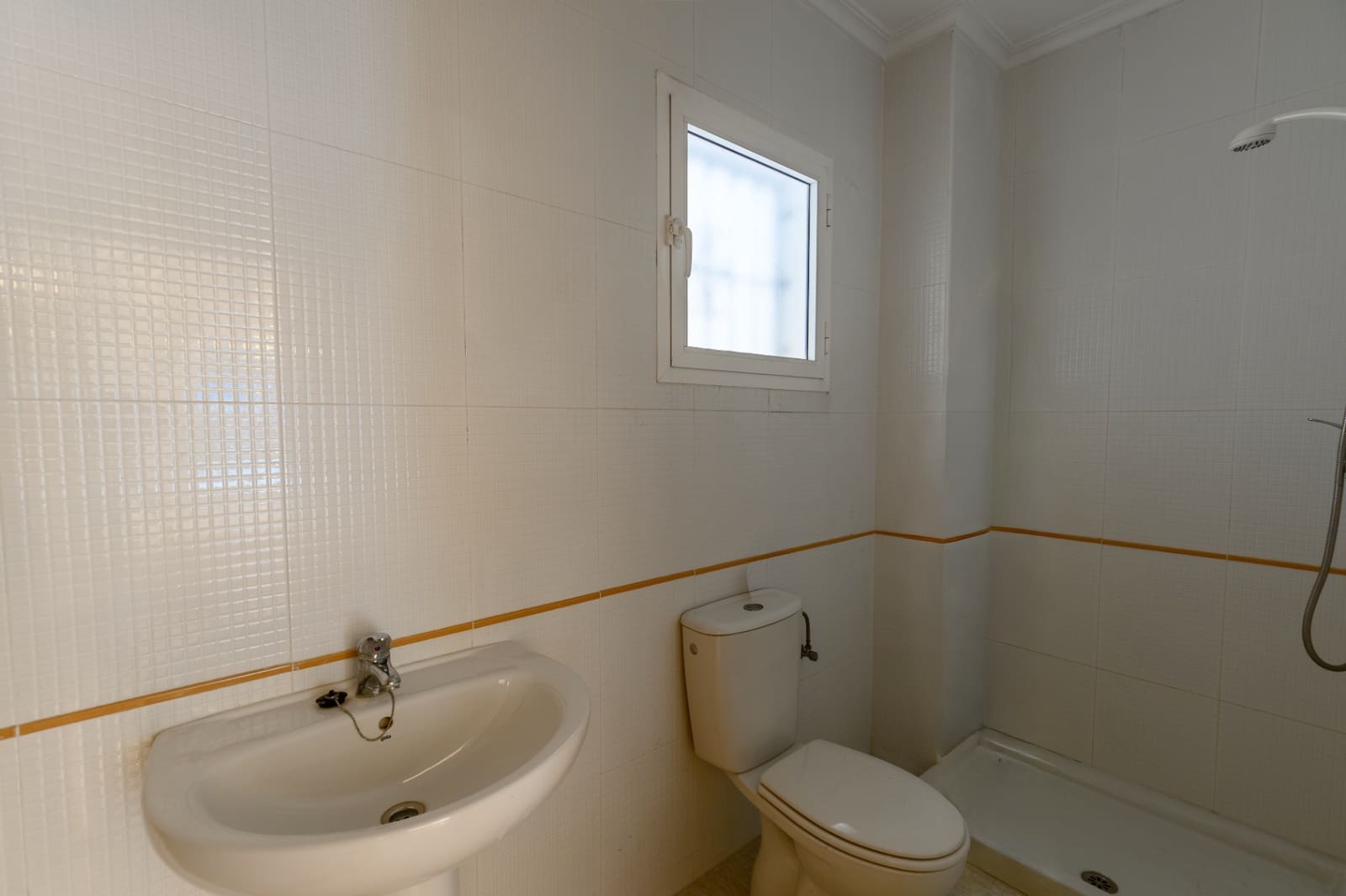 Apartamento de 2 habitaciones en Torrevieja en venta con piscina - 126.000 € (Ref: 10173052)