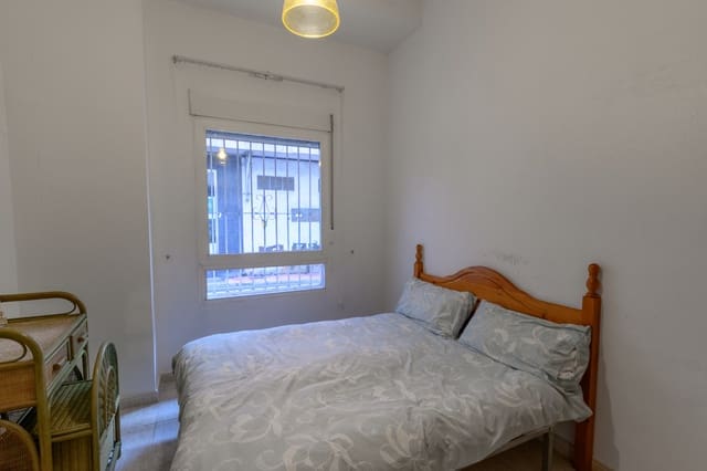 Apartamento de 2 habitaciones en Torrevieja en venta con piscina - 126.000 € (Ref: 10173052)