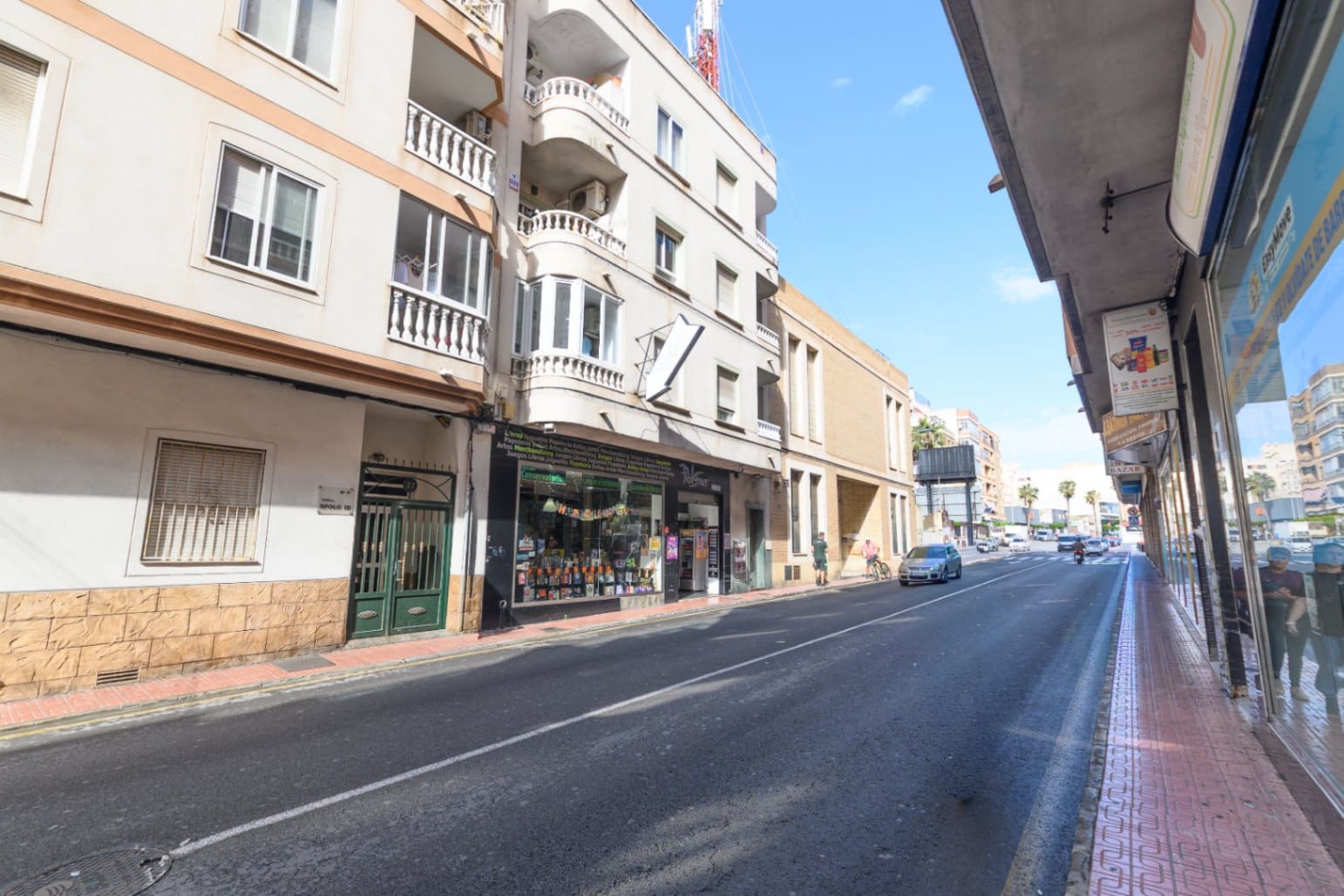 Apartamento de 2 habitaciones en Torrevieja en venta con piscina - 126.000 € (Ref: 10173052)