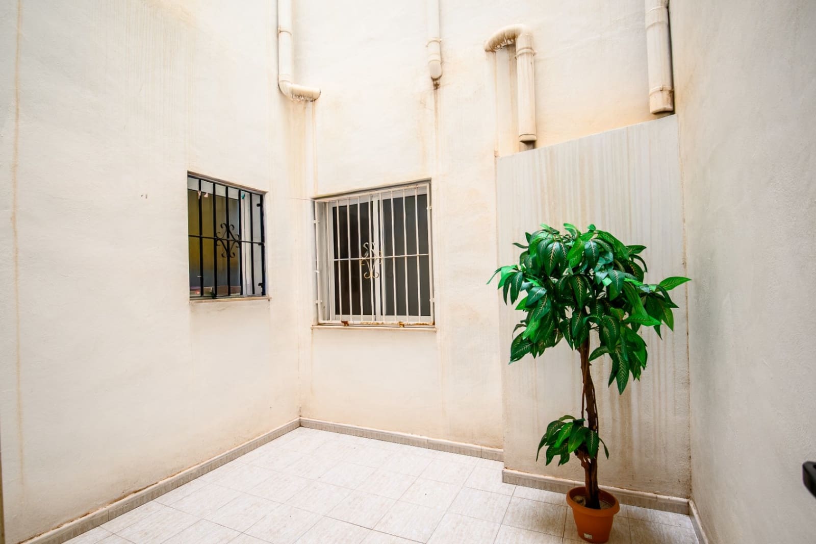 Apartamento de 2 habitaciones en Torrevieja en venta con piscina - 126.000 € (Ref: 10173052)