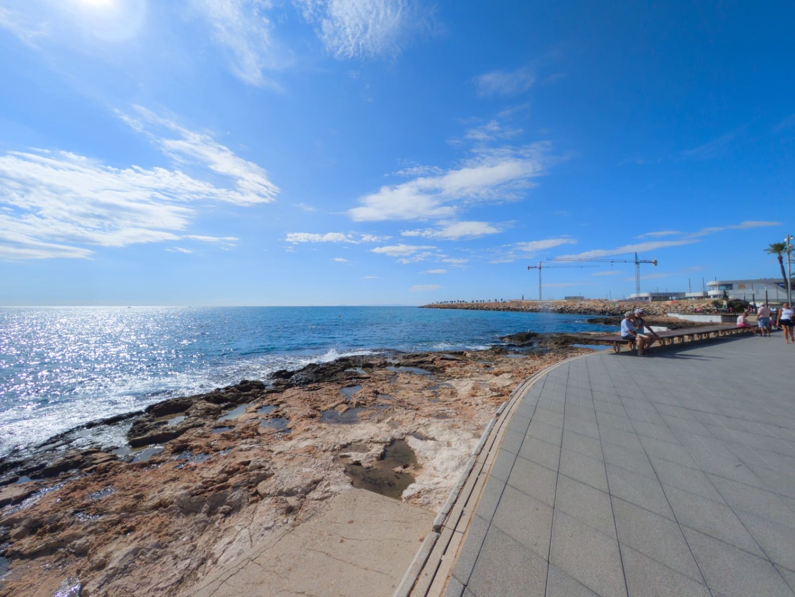 Apartamento de 2 habitaciones en Torrevieja en venta con piscina - 126.000 € (Ref: 10173052)