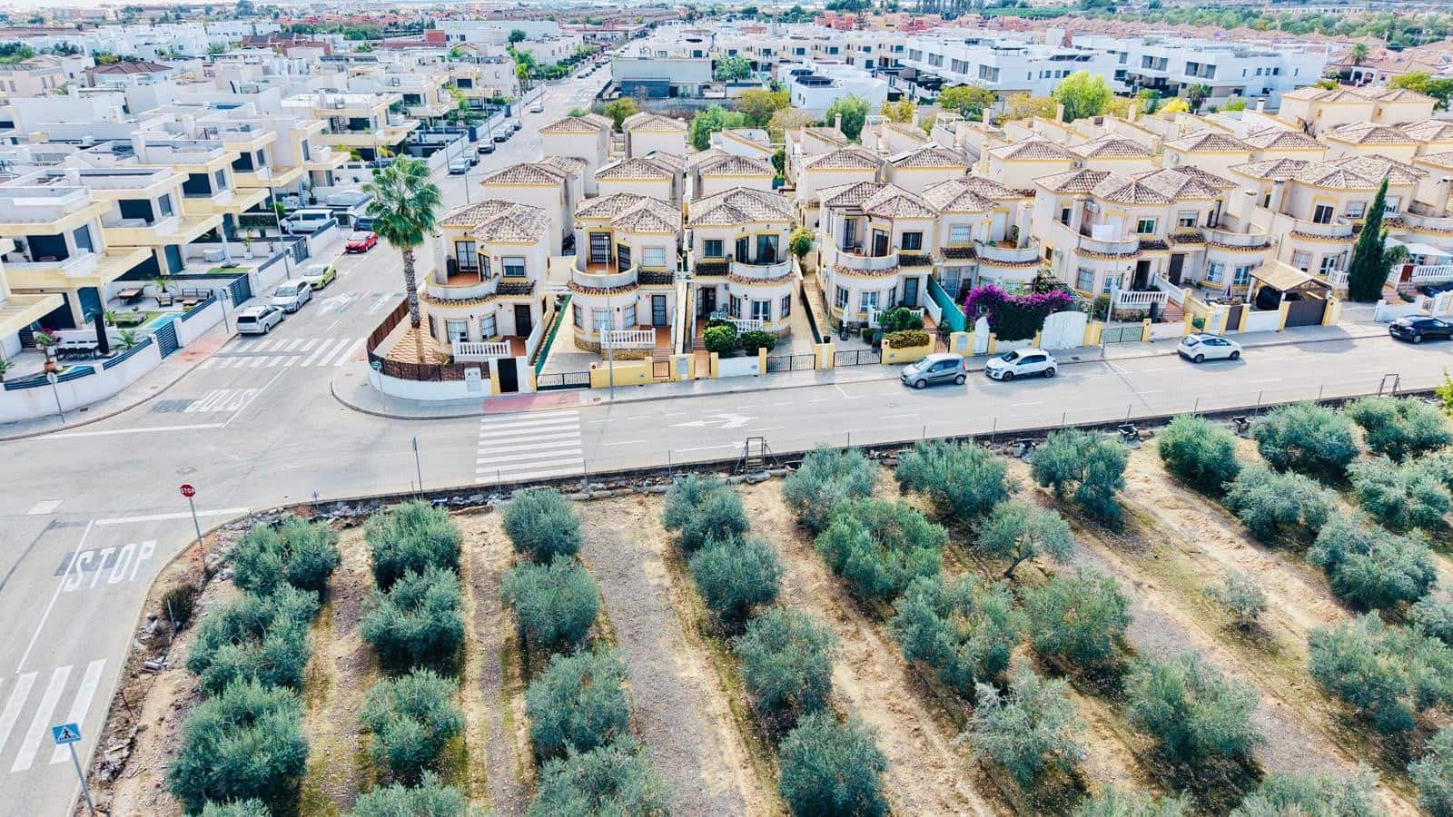 Chalet de 3 habitaciones en Los Montesinos en venta con garaje - 255.000 € (Ref: 10173056)