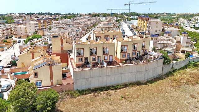 3 makuuhuone Omakotitalo myytävänä paikassa Cabo Roig, Orihuela mukana uima-altaan - 234 000 € (Ref: 9033773)