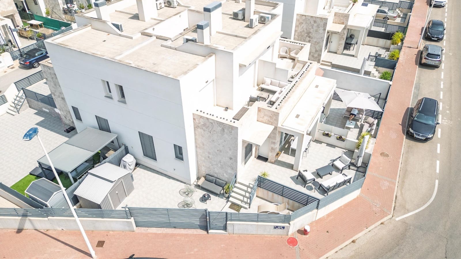 3 bedroom Townhouse for sale in Torrevieja with pool - € 299,900 (Ref: 9061577)