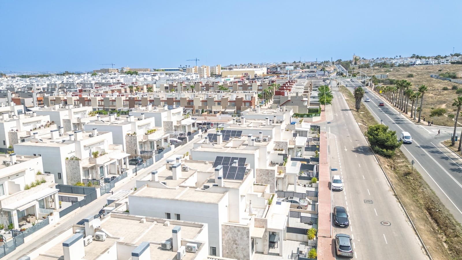 3 bedroom Townhouse for sale in Torrevieja with pool - € 299,900 (Ref: 9061577)