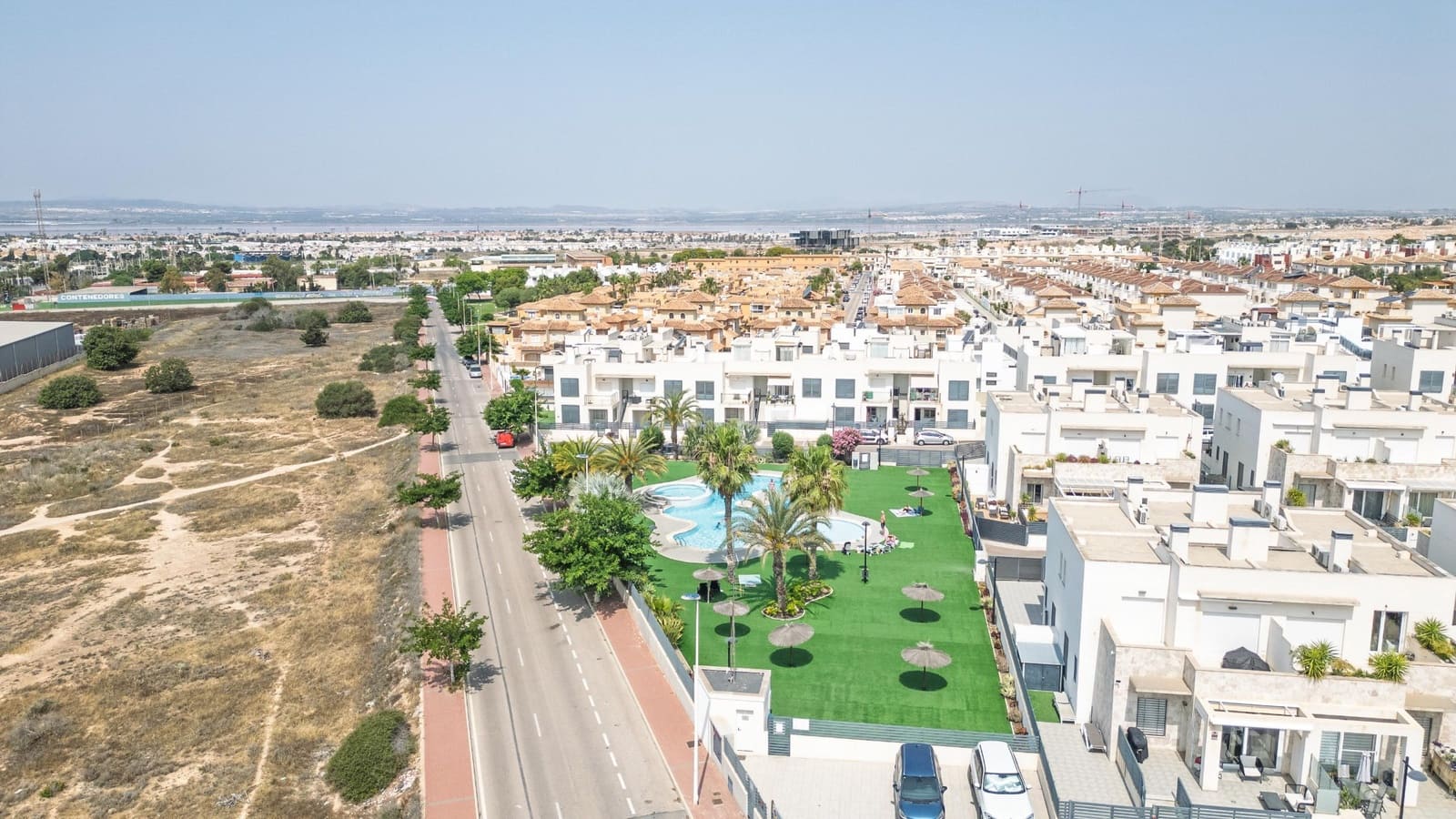 3 bedroom Townhouse for sale in Torrevieja with pool - € 299,900 (Ref: 9061577)