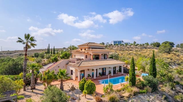 4 soveværelse Finca/Landehus til salg i Torremendo, Orihuela med swimmingpool - € 795.000 (Ref: 9094960)
