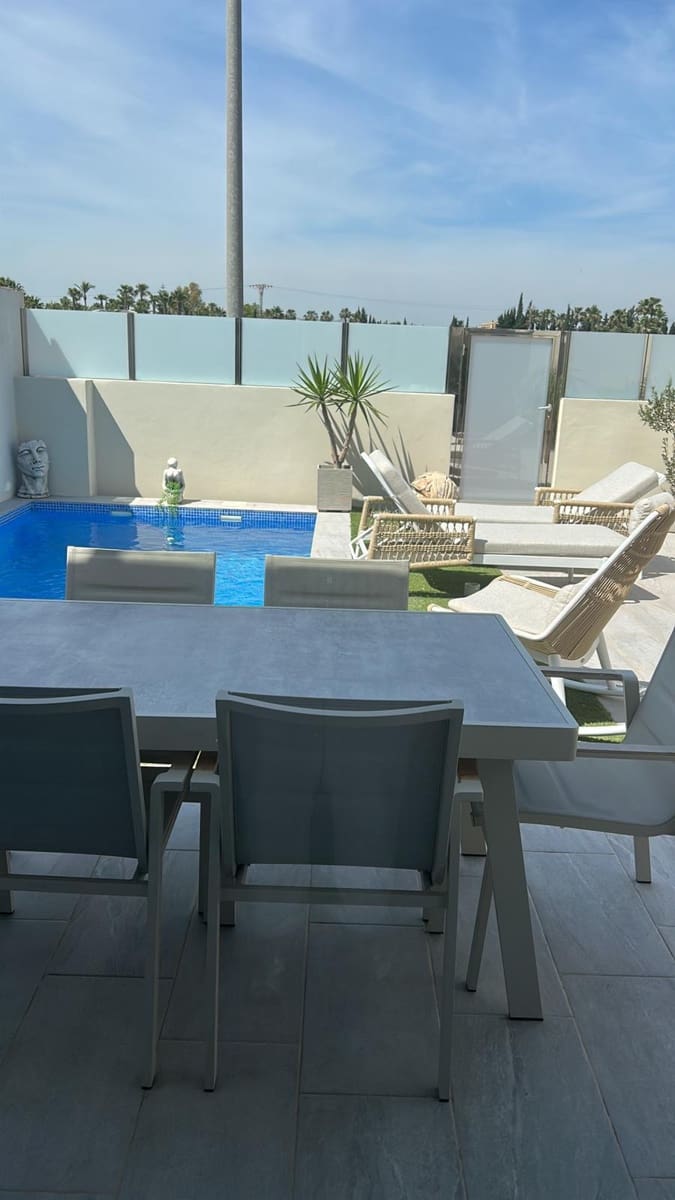 3 soveværelse Villa til salg i Daya Vieja med swimmingpool - € 389.000 (Ref: 9194768)