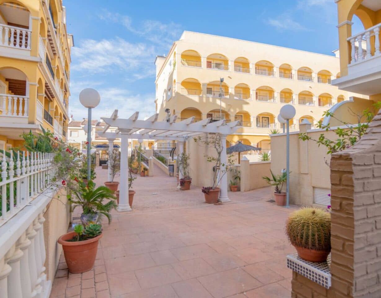 Apartamento de 2 habitaciones en Algorfa en venta con piscina garaje - 118.995 € (Ref: 9230322)