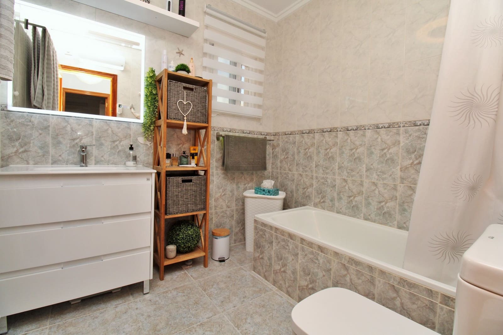 4 bedroom Villa for sale in Villamartin with pool - € 379,000 (Ref: 9319738)