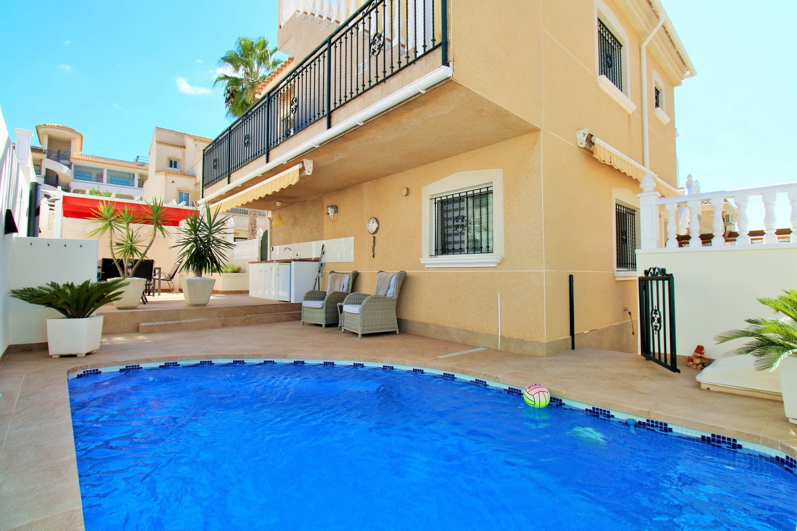 4 bedroom Villa for sale in Villamartin with pool - € 379,000 (Ref: 9319738)