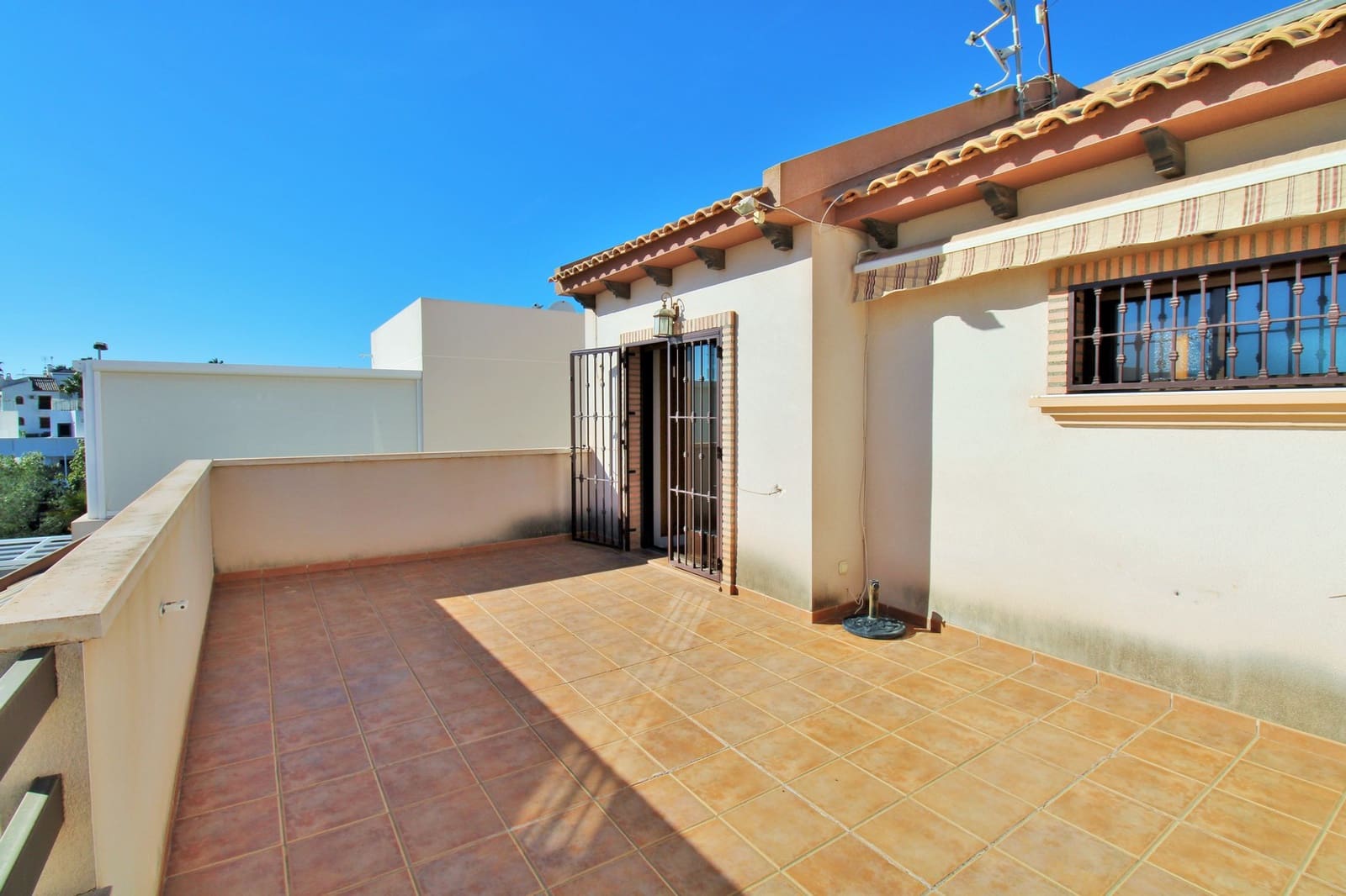 2 bedroom Villa for sale in Villamartin with pool - € 259,000 (Ref: 9319748)