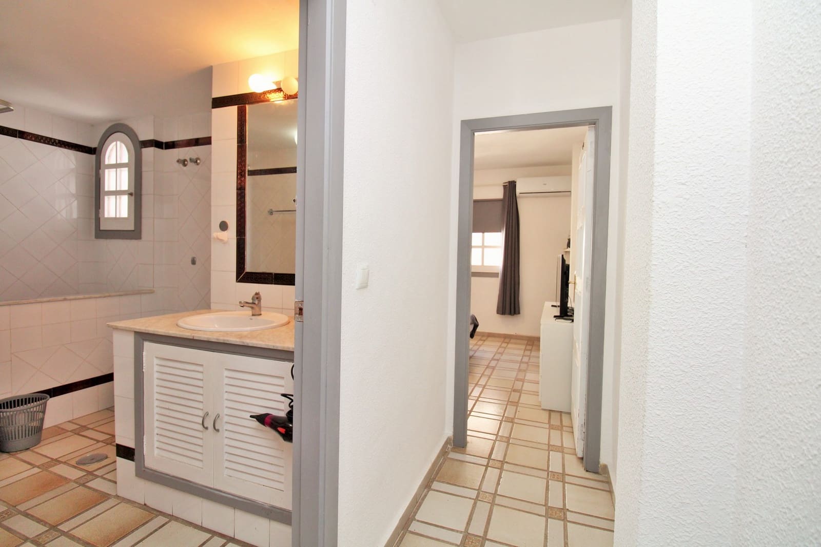 1 Zimmer Apartment zu verkaufen in Villamartin mit Pool - 129.000 € (Ref: 9319755)